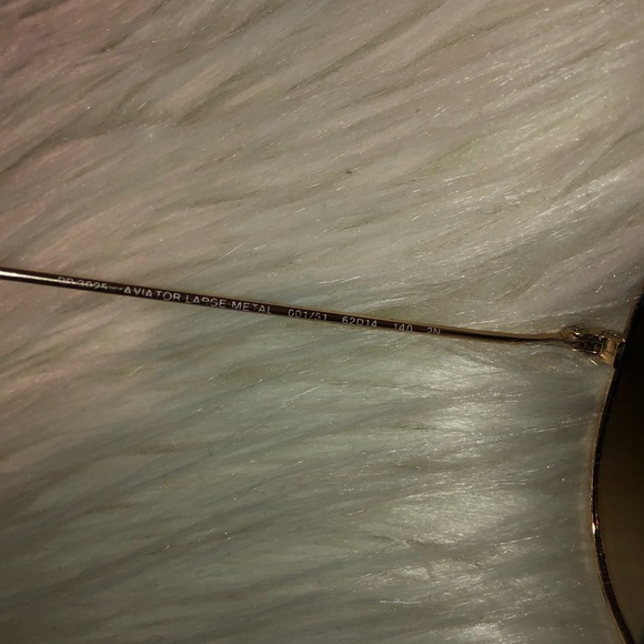 Ray-Ban Aviator Gold Tone Frame Large Sunnies - Picture 3 of 6